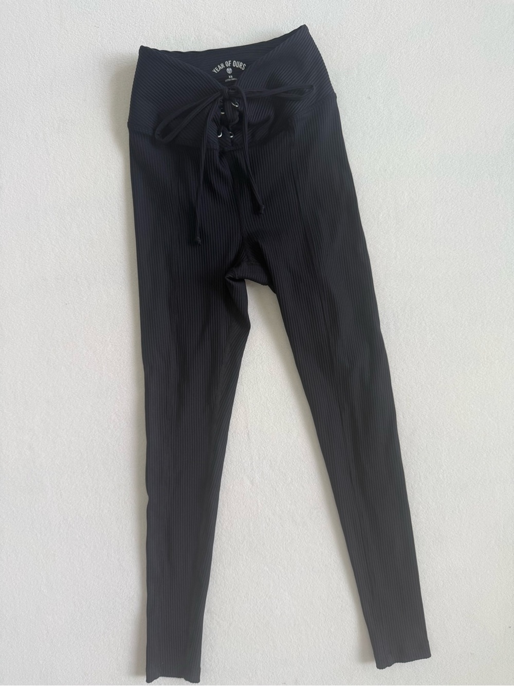 REFORMATION Year of Ours stretch football leggings in black - Picture 3 of 9